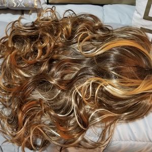 Beautiful 27" lace front brown with blond highlig